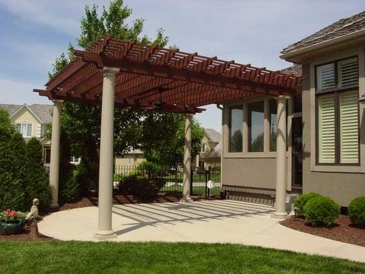 DW Elite Decks - freestanding painted cedar pergola with fiberglass supports in Leawood, KS