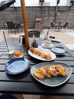 Lucille's Chili Biscuits and Fried Green Tomatoes, both were very good. Full of flavor