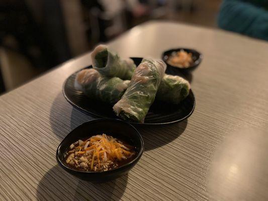 Fresh Spring rolls with peanut sauce