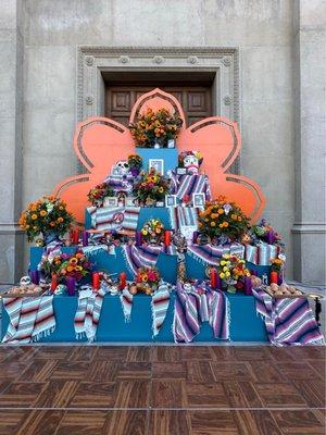 A FREE ANNUAL EVENT, FREE ENTERTAINMENT, FREE FOOD & FREE PARKING! The Decorations @ Dia de Los Muertos @ Forest Lawn Museum Glendale CA