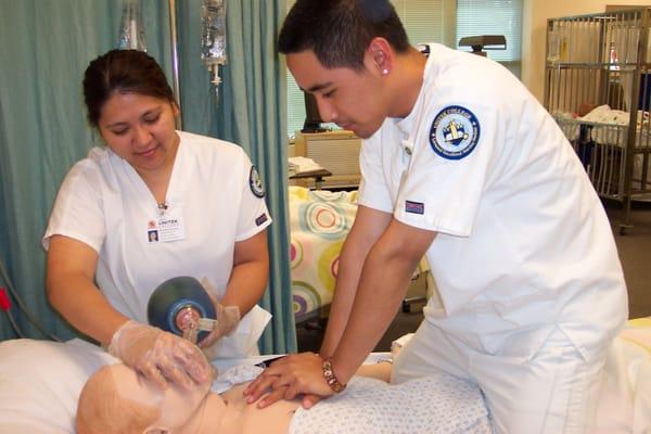 RN students work together to ventilate a patient in SIMS lab.