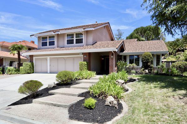 Vineyards-Avalon, Fremont home. 5 BD/3 BA. 3,077 sq. ft., $6,250/mo.

Qualified tenants found in 5 days.