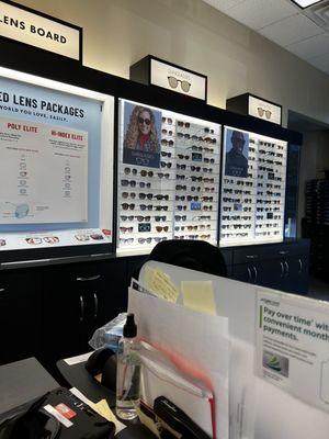 Many options to choose your eyeglasses