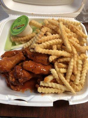 Buffalo wings and fries