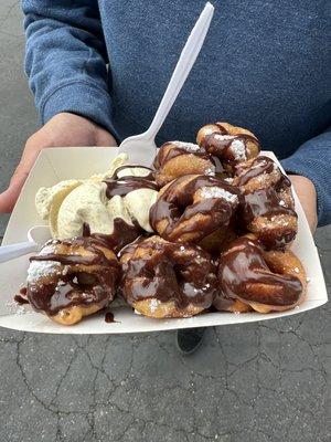 Mini donuts with vanilla bean ice cream, Nutella drizzle and powdered sugar.