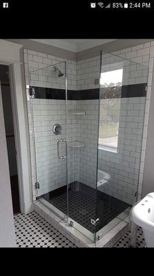 Frameless shower