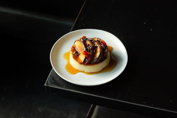 Flan
-
caramelized peaches, requeson, cocoa nibs