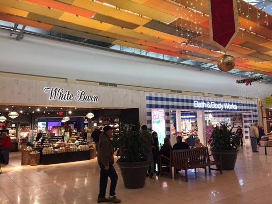 Bath & Body Works/White Barn Candle Company now open