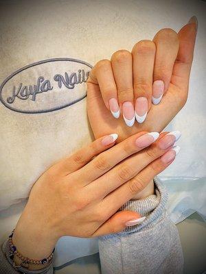 Curly white tips on almond nails #curlywhitetips #almondnails #gelbuilder