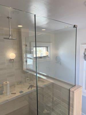 Perfect lines in shower glass