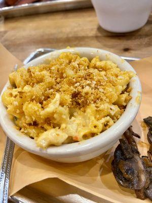 Queso mac and cheese