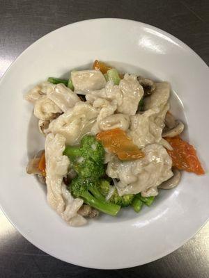 Moo Goo Gai Pan Lunch