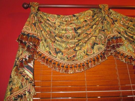 Pleated swag valance.