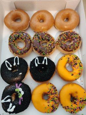 Not only are these not what was photographed online 25% of them are not even halloween donuts