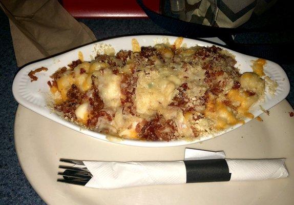 6 cheese Mac n cheese with bacon