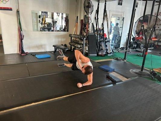 Side plank with leglift