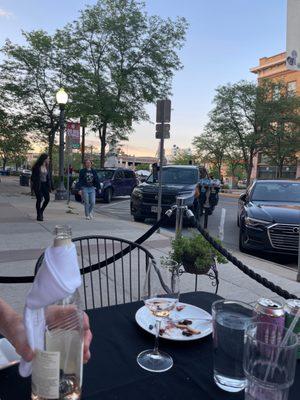 Sidewalk dining ... dog friendly