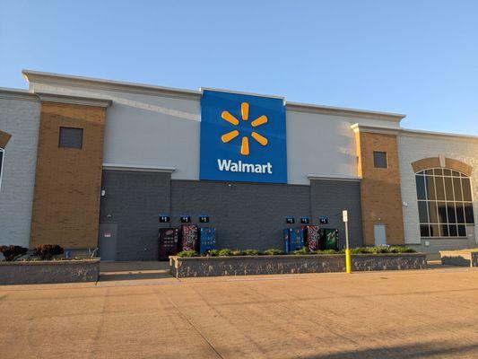 Walmart Supercenter, Manchester