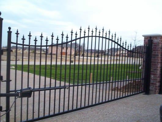 Automatic solar driveway gate in Southlake www.apollogate.net