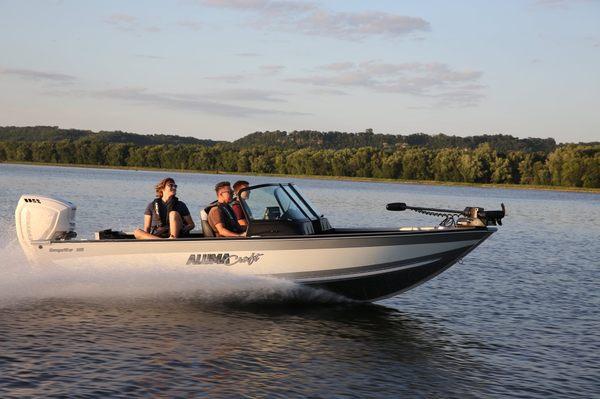 Fay's Marina is Dealer for Alumacraft Fishing Boats