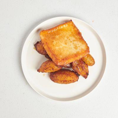 Queso frito con maduros