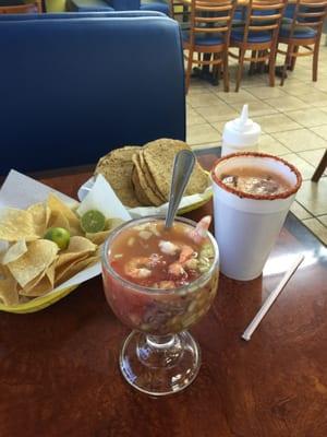 Coctel de camaron  Michelada