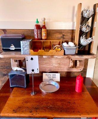 Meal station with cutlery and condiments