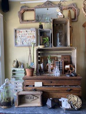 Vignettes with curiosities all around the shop