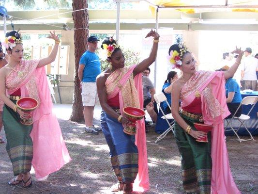 pretty dancers