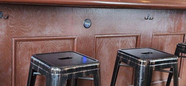 USB ports at the bar!!!!!!