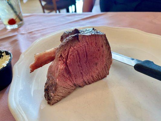 Cross section of Filet Regular cut - Medium rare