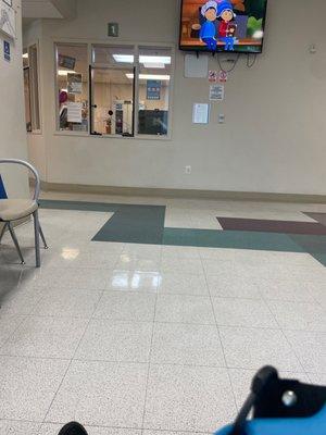 Been waiting for over an hr to get called in and there isn't any other patient aside from me