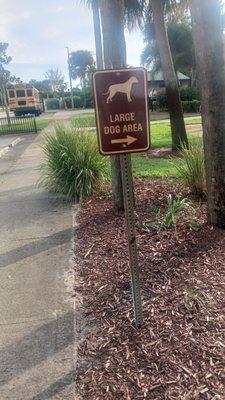 The sign by the parking lot pointing to the big dog park