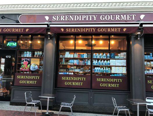 Grocer and Buffet Storefront in Downtown Providence