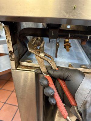 Placing gas valve for stove tops