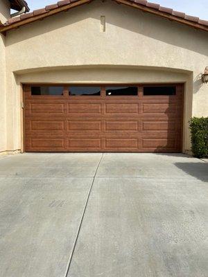 Woodlike light finish long panel with L100 windows