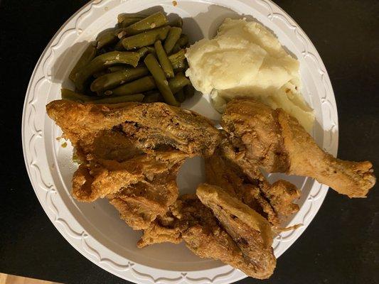 Fried chicken, mashed potatoes, & green beans