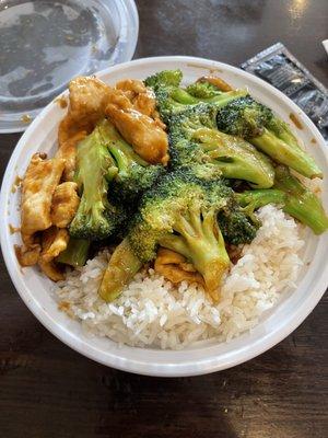 Chicken and broccoli lunch special