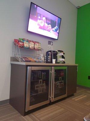 Waiting area, lounge. Complimentary snacks and drinks.