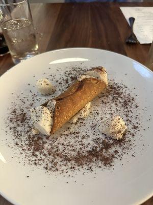 Cannoli dessert