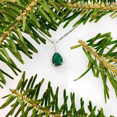 Emerald and Diamond necklace.