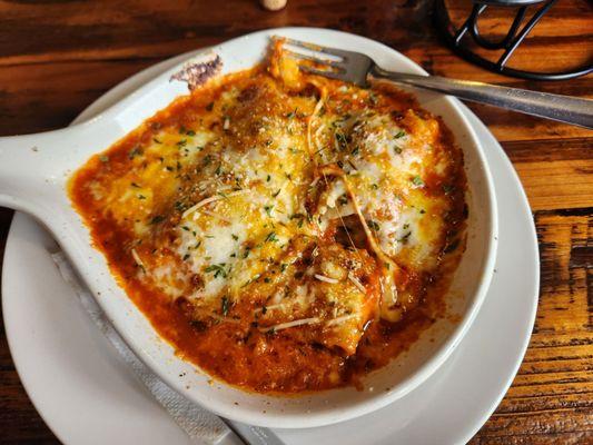 Cannaloni (their menu spelling!) Mozzarella cheese, ricotta cheese, sausage, red sauce.