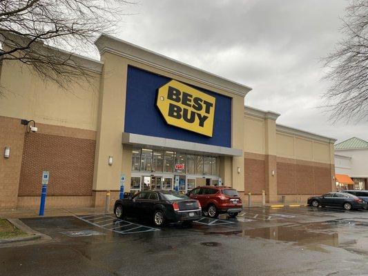 Entrance to Best Buy