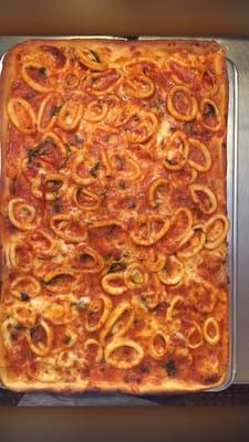 Calamari pizza