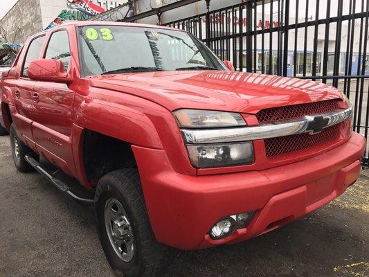 2003 Chevrolet Avalanche For Sale! Clean Truck Runs and Drives Good. If you have any questions you can call us at 708-980-3092