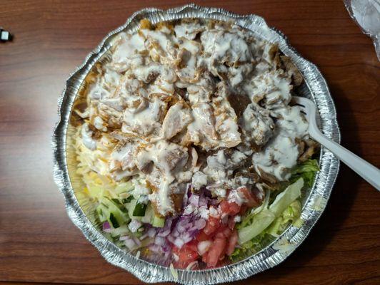 Combo meat doner platter w rice, yogurt and garlic sauce.