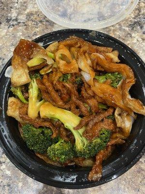 Rice noodle under broccoli with pork