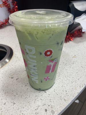 Medium iced matcha latte.. lots of ice