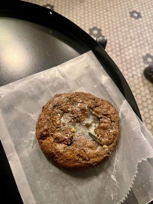 Date walnut cookie