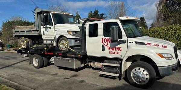 Full Spectrum Towing and Roadside Services
At Long Towing, we offer a broad range of services to meet every possible need on the road!